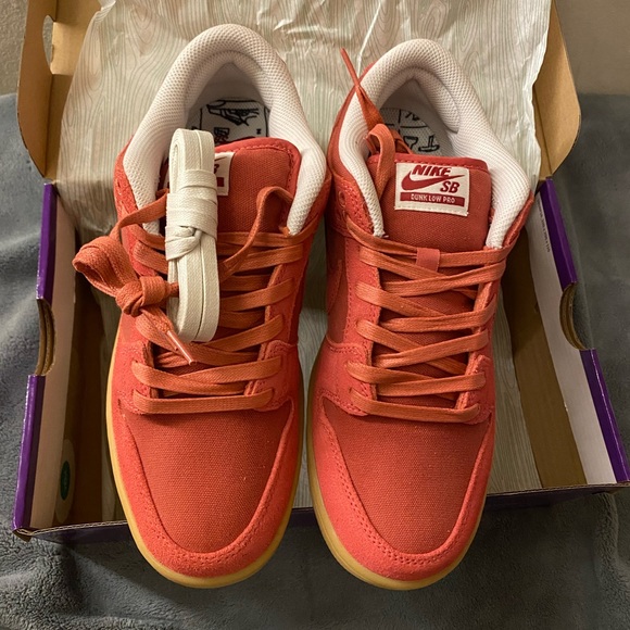 SB Dunks nike size 8 man brand new receipt and everything authentic SNKRS app - Picture 2 of 3